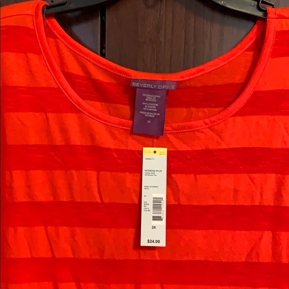 Ladies top. - Picture 2 of 2